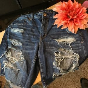 Distressed short